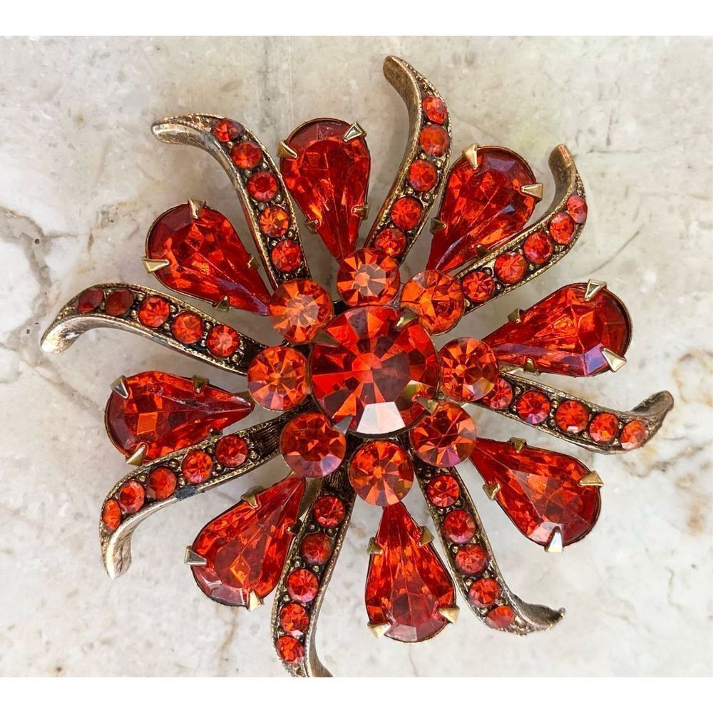 Unsigned Crimson red rhinestone starburst glimmer and shine brooch
